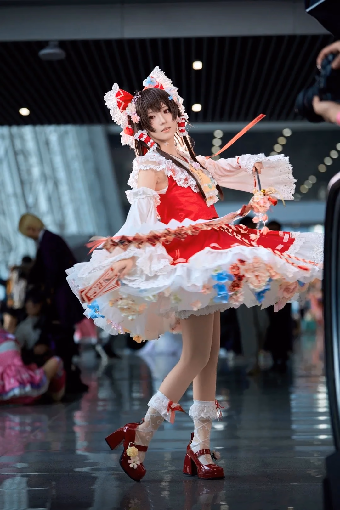 Hua Qi Hana as Reimu Hakurei — cosplay photo 22 of 88
