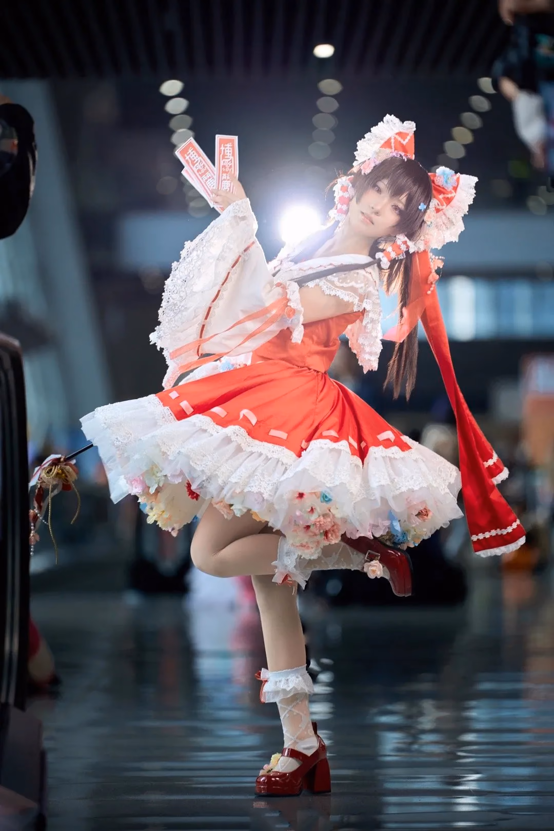 Hua Qi Hana as Reimu Hakurei — cosplay photo 23 of 88