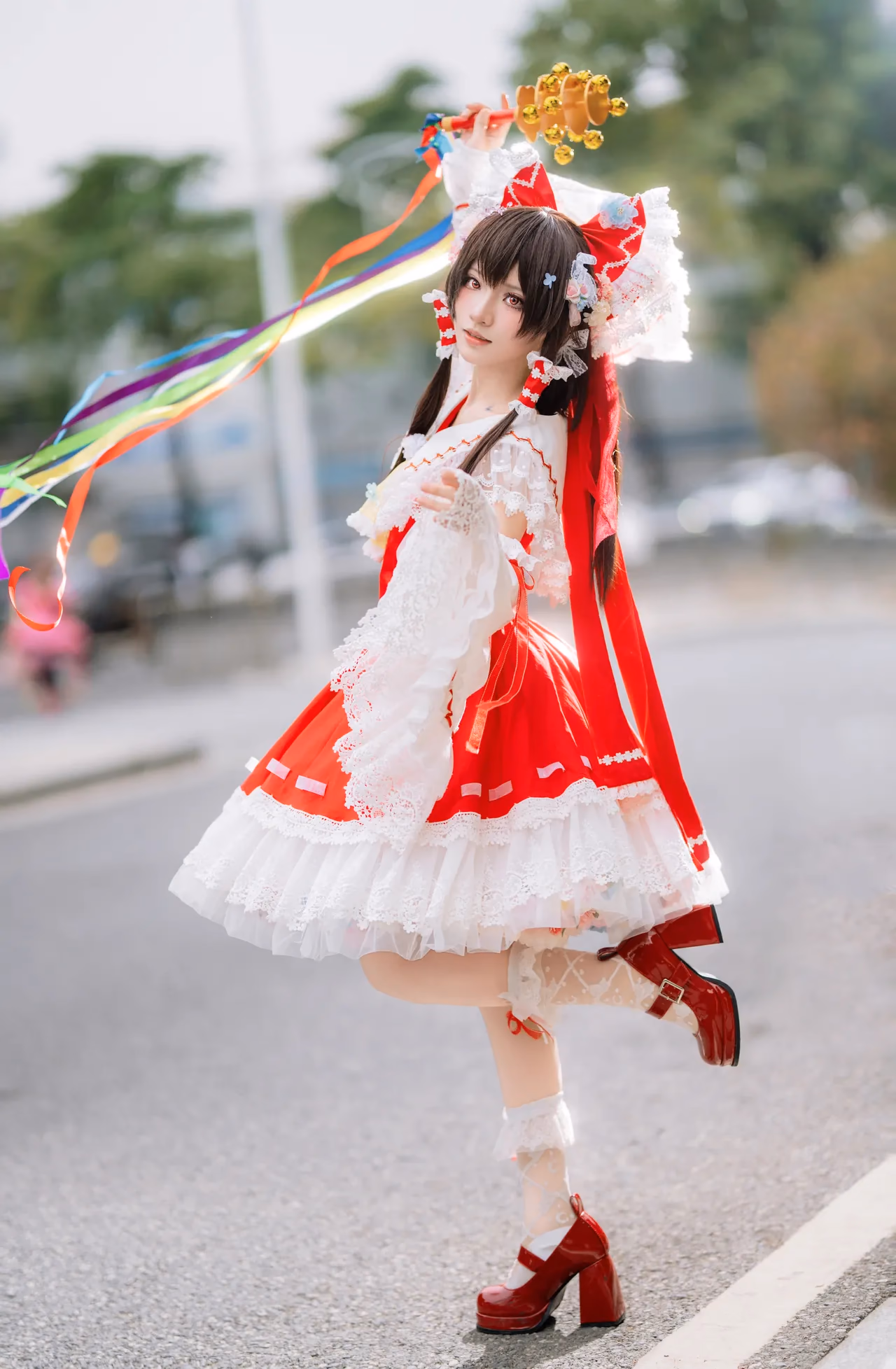 Hua Qi Hana as Reimu Hakurei — cosplay photo 32 of 88
