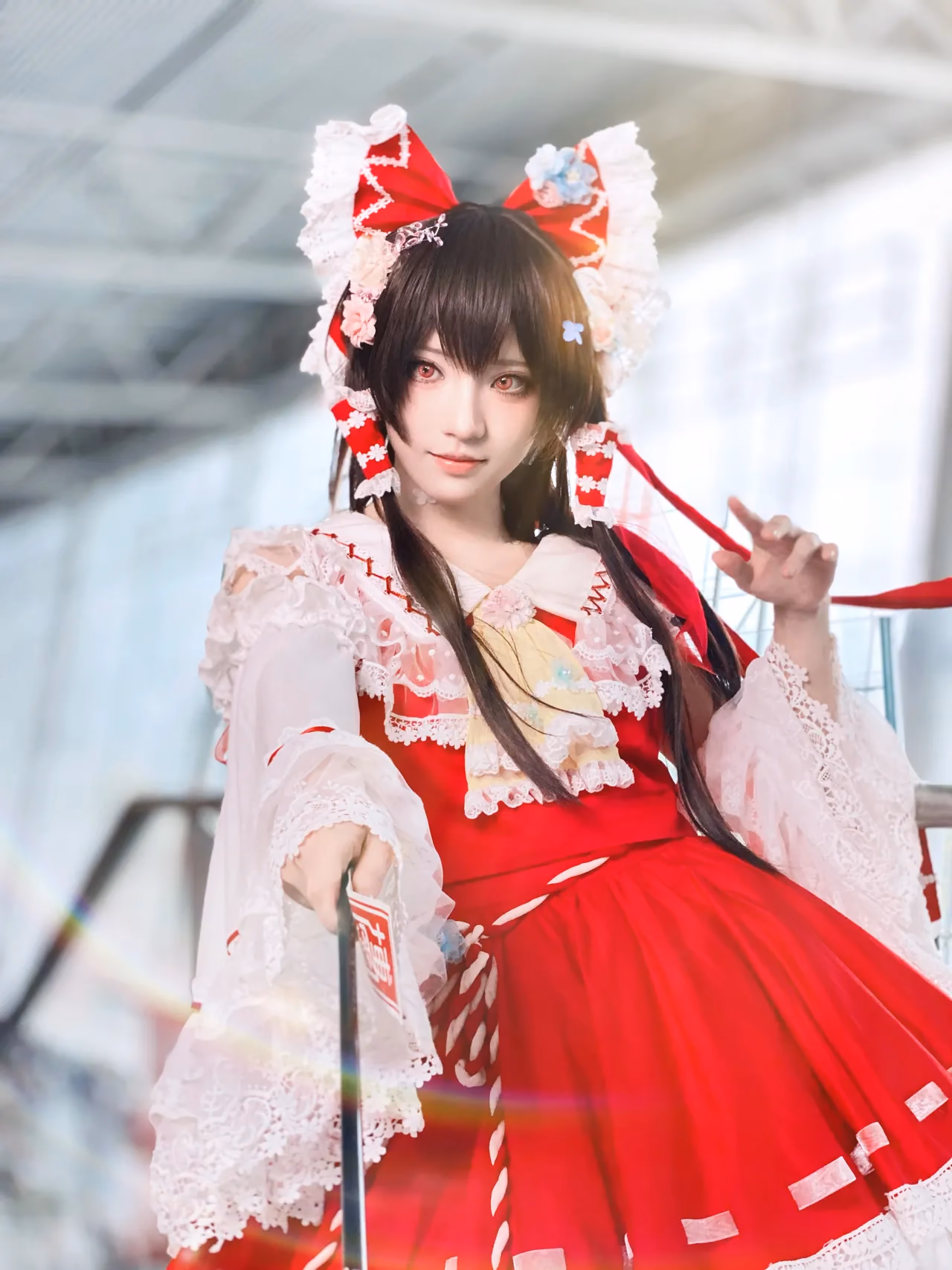 Hua Qi Hana as Reimu Hakurei — cosplay photo 34 of 88