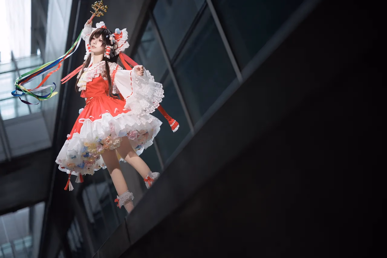 Hua Qi Hana as Reimu Hakurei — cosplay photo 58 of 88