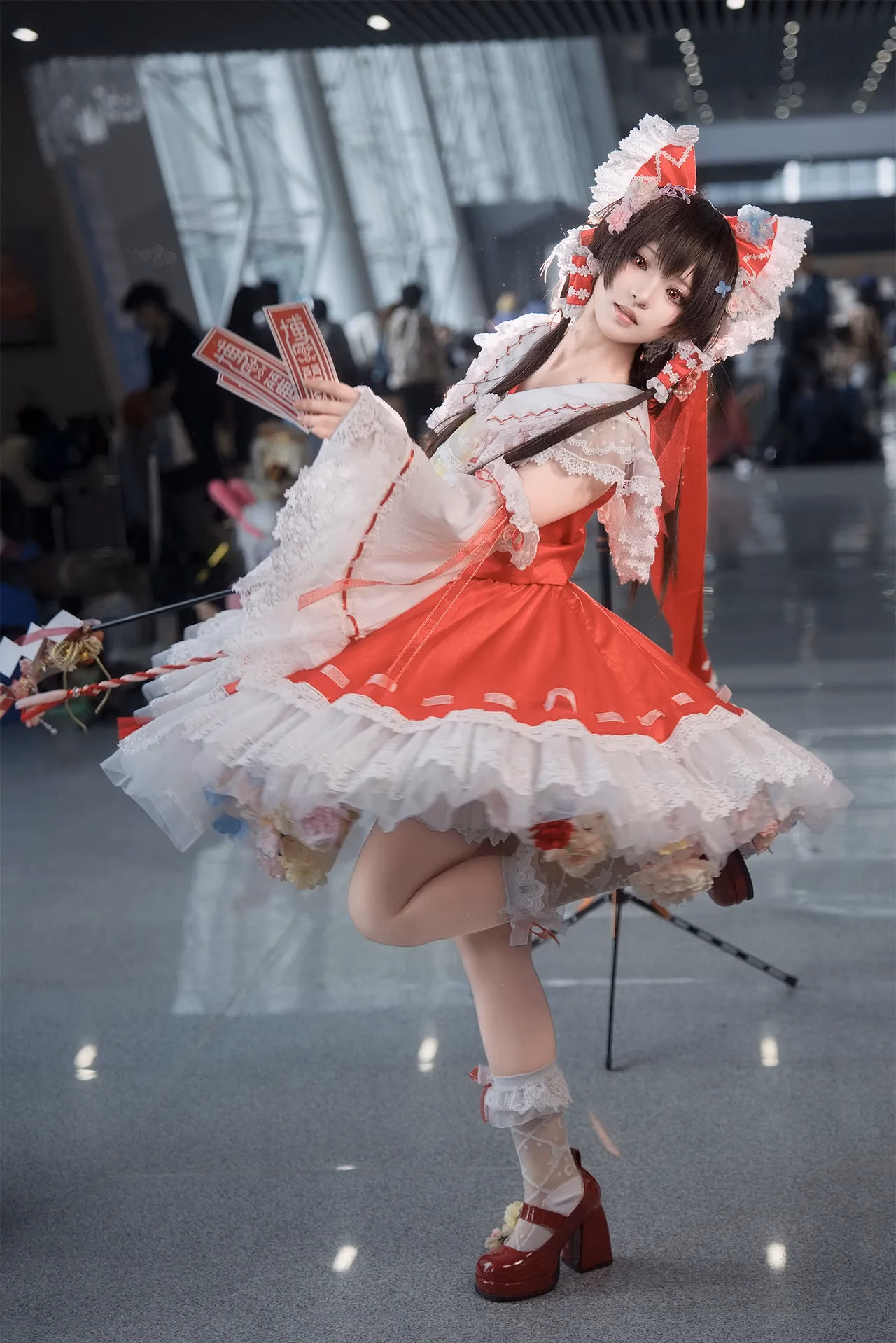 Hua Qi Hana as Reimu Hakurei — cosplay photo 67 of 88