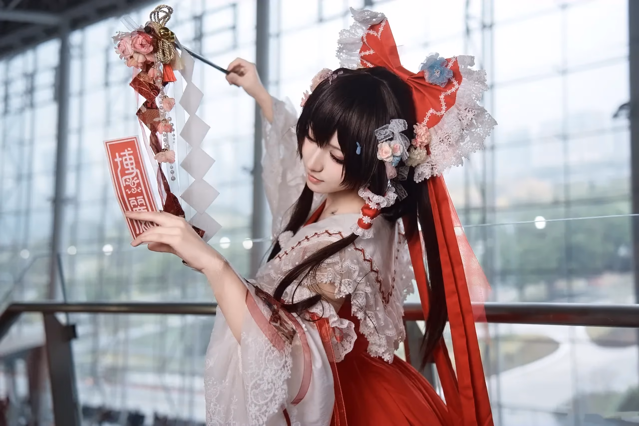 Hua Qi Hana as Reimu Hakurei — cosplay photo 78 of 88