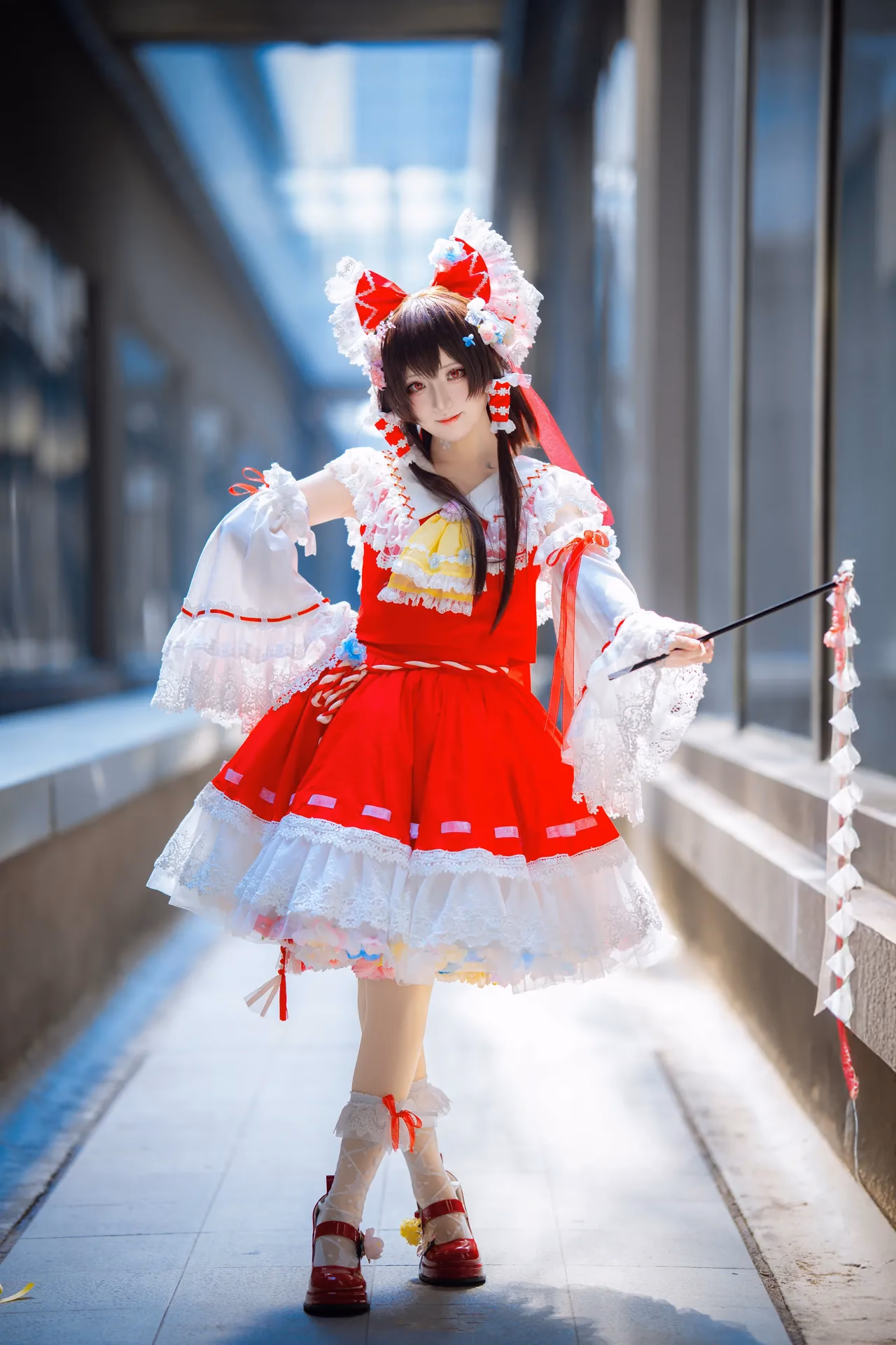 Hua Qi Hana as Reimu Hakurei — cosplay photo 8 of 88