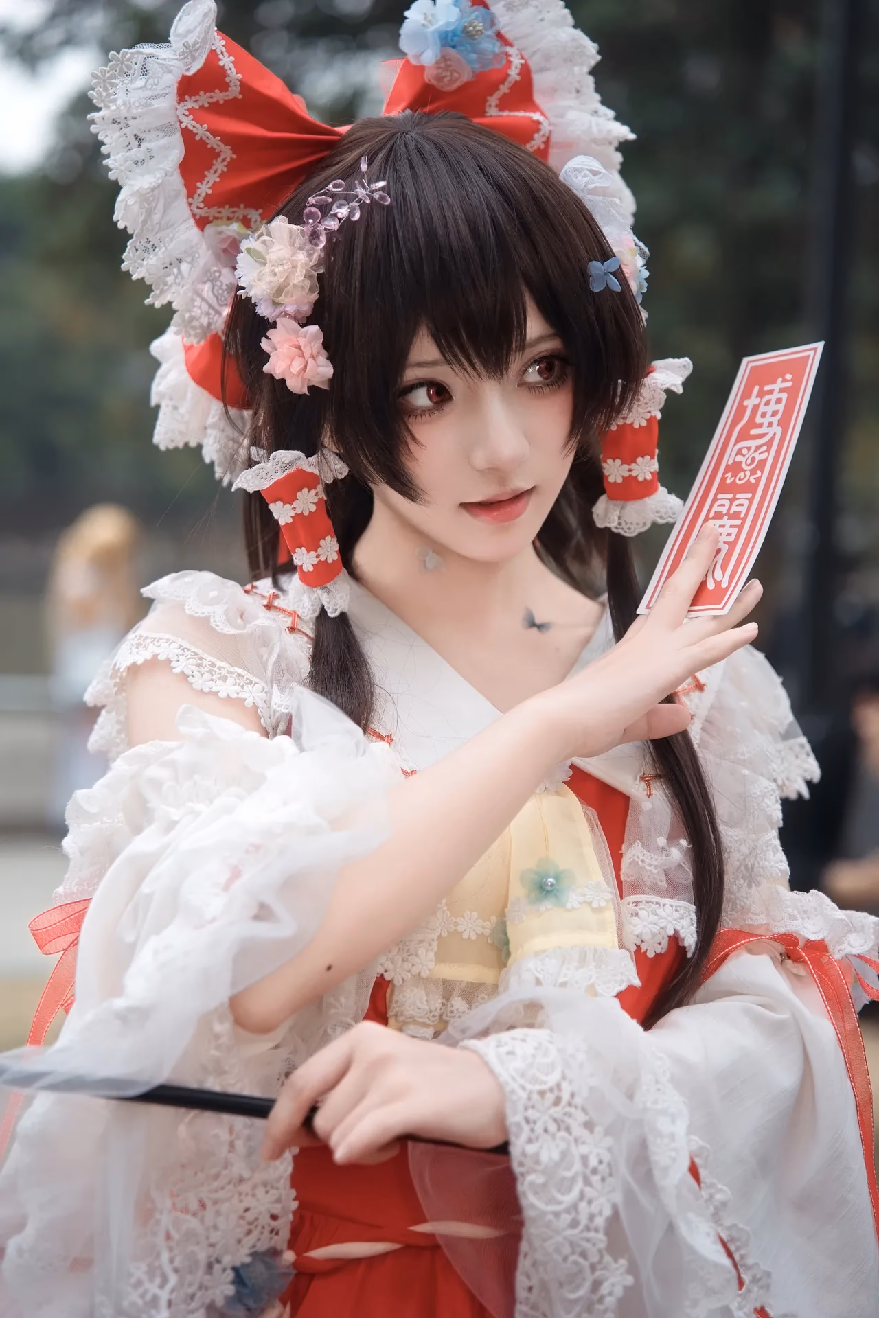 Hua Qi Hana as Reimu Hakurei — cosplay photo 80 of 88