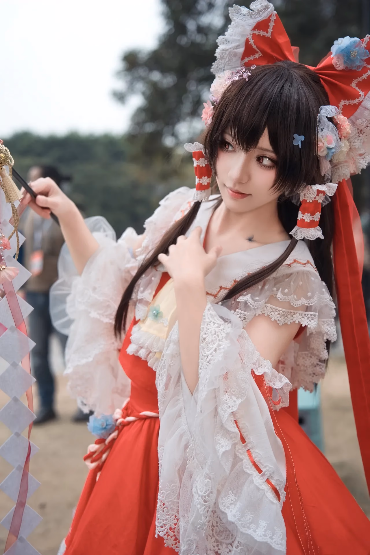 Hua Qi Hana as Reimu Hakurei — cosplay photo 81 of 88