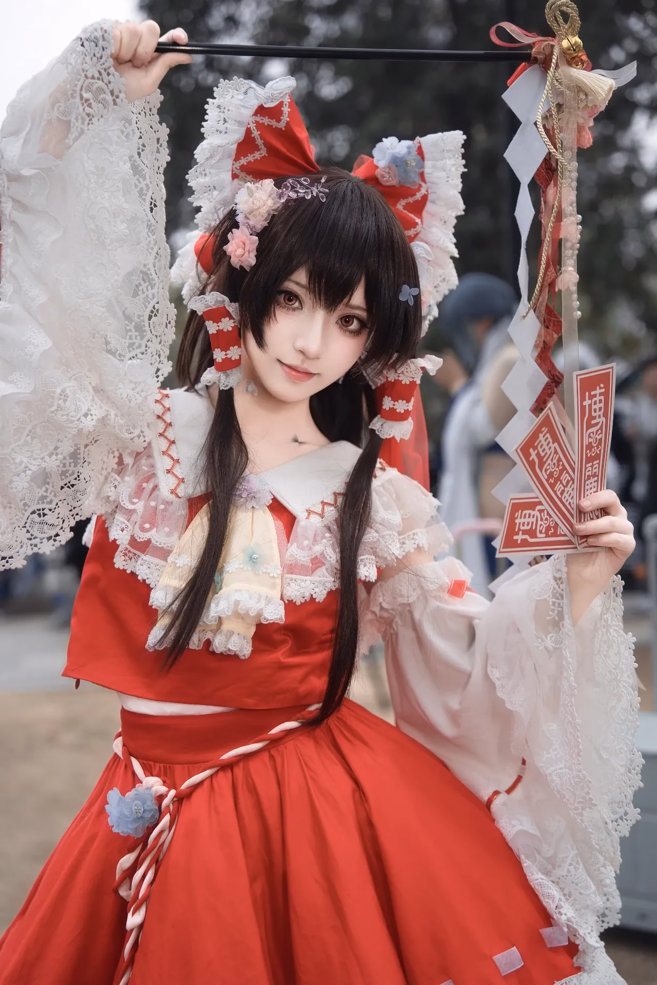 Hua Qi Hana as Reimu Hakurei — cosplay photo 82 of 88