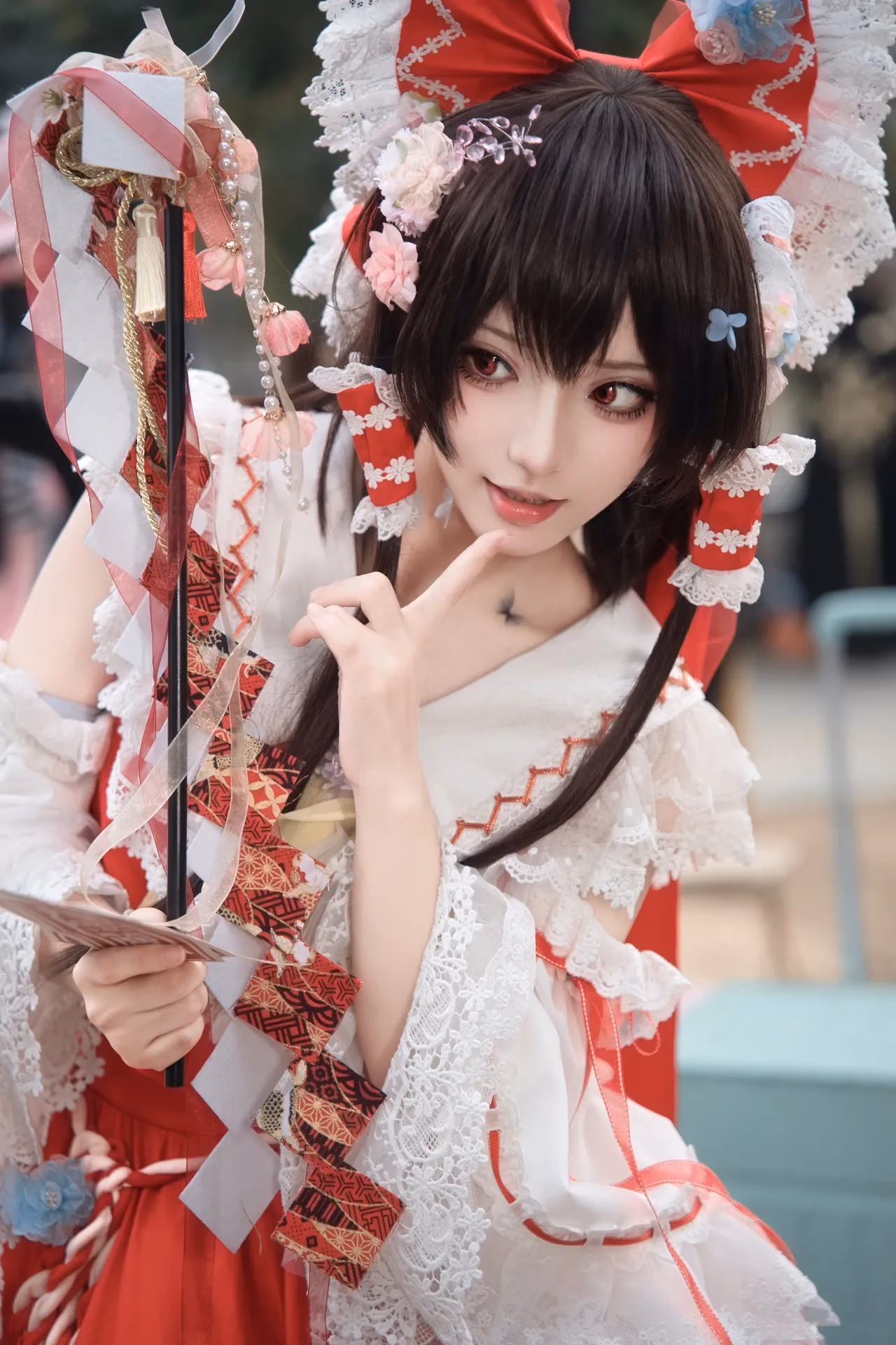 Hua Qi Hana as Reimu Hakurei — cosplay photo 84 of 88