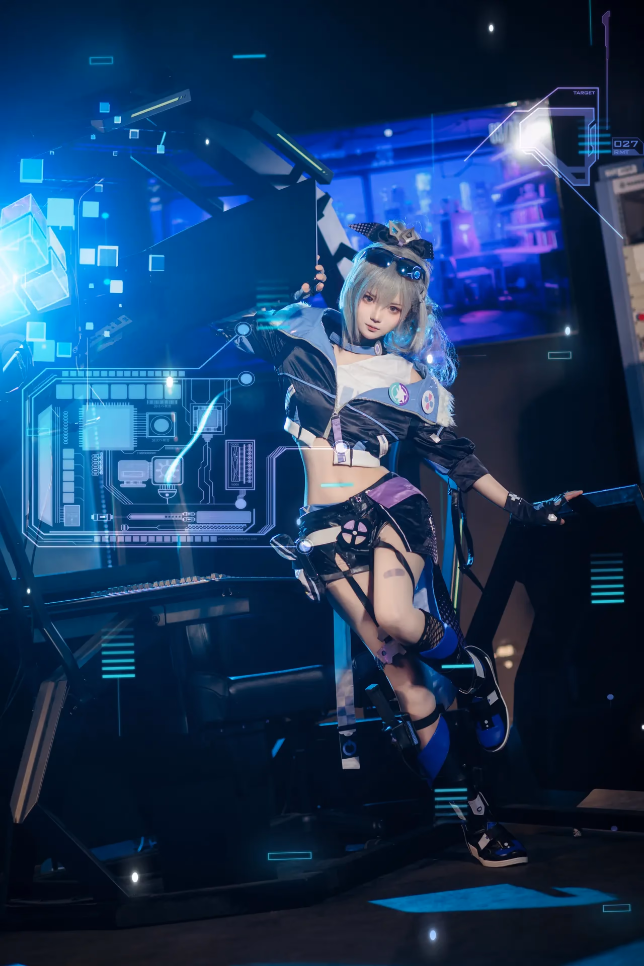 Hua Qi Hana as Silver Wolf — cosplay photo 6 of 17