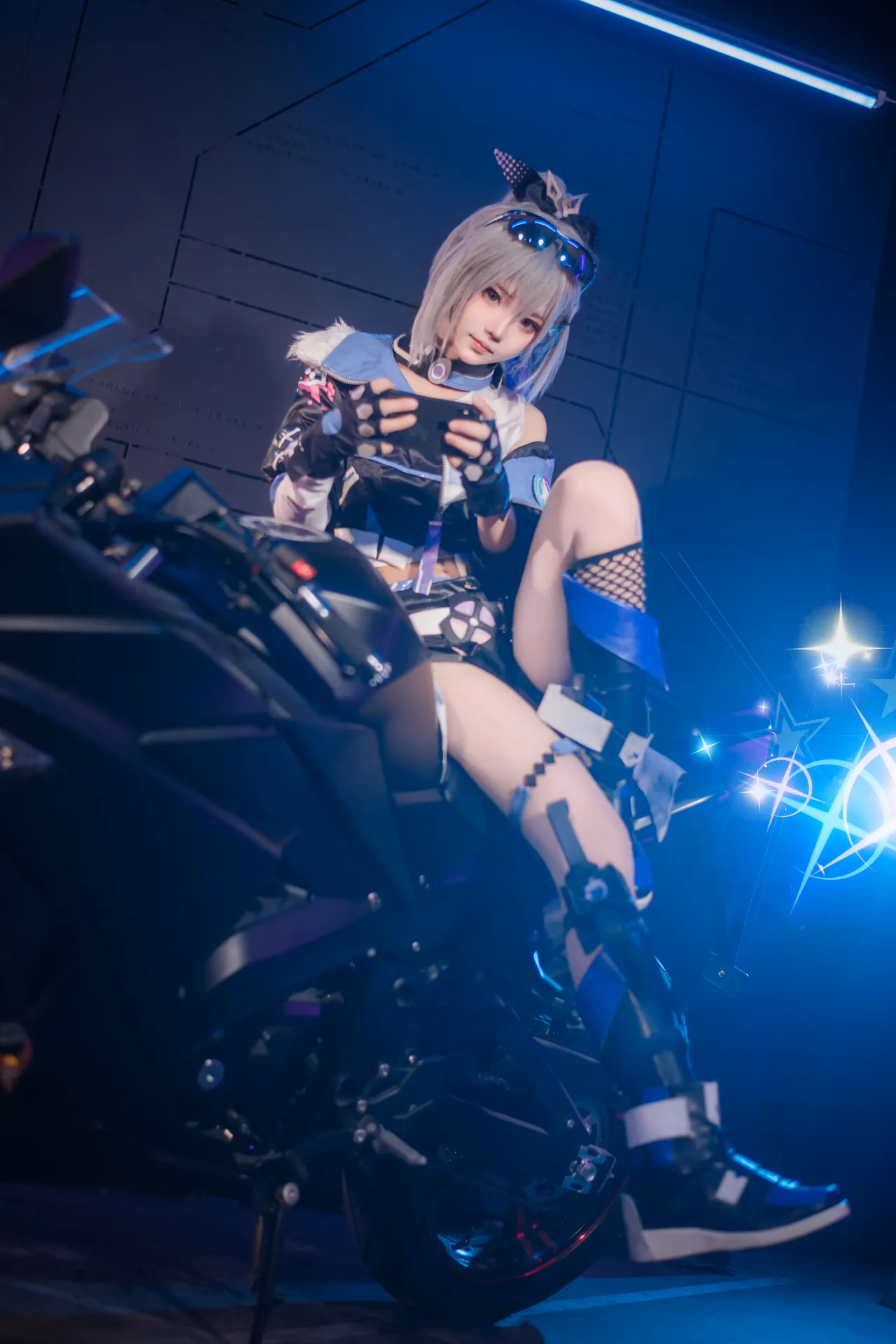 Hua Qi Hana as Silver Wolf — cosplay photo 9 of 17