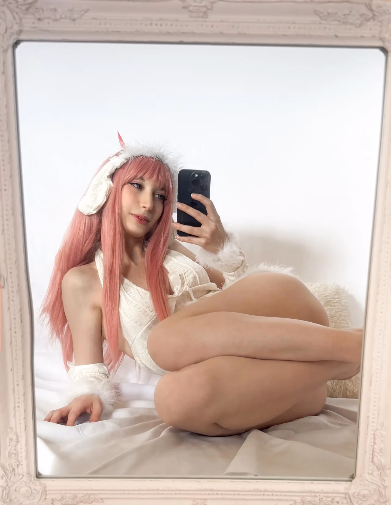 Iced.Grog as Zero Two — cosplay photo 7 of 10