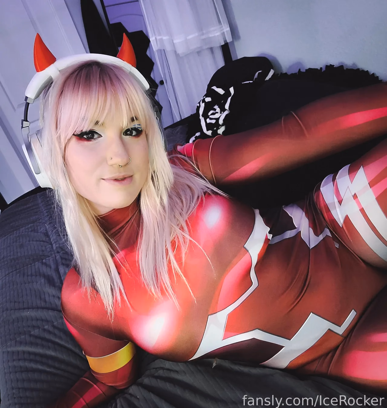IceRocker as Zero Two — cosplay photo 6 of 27