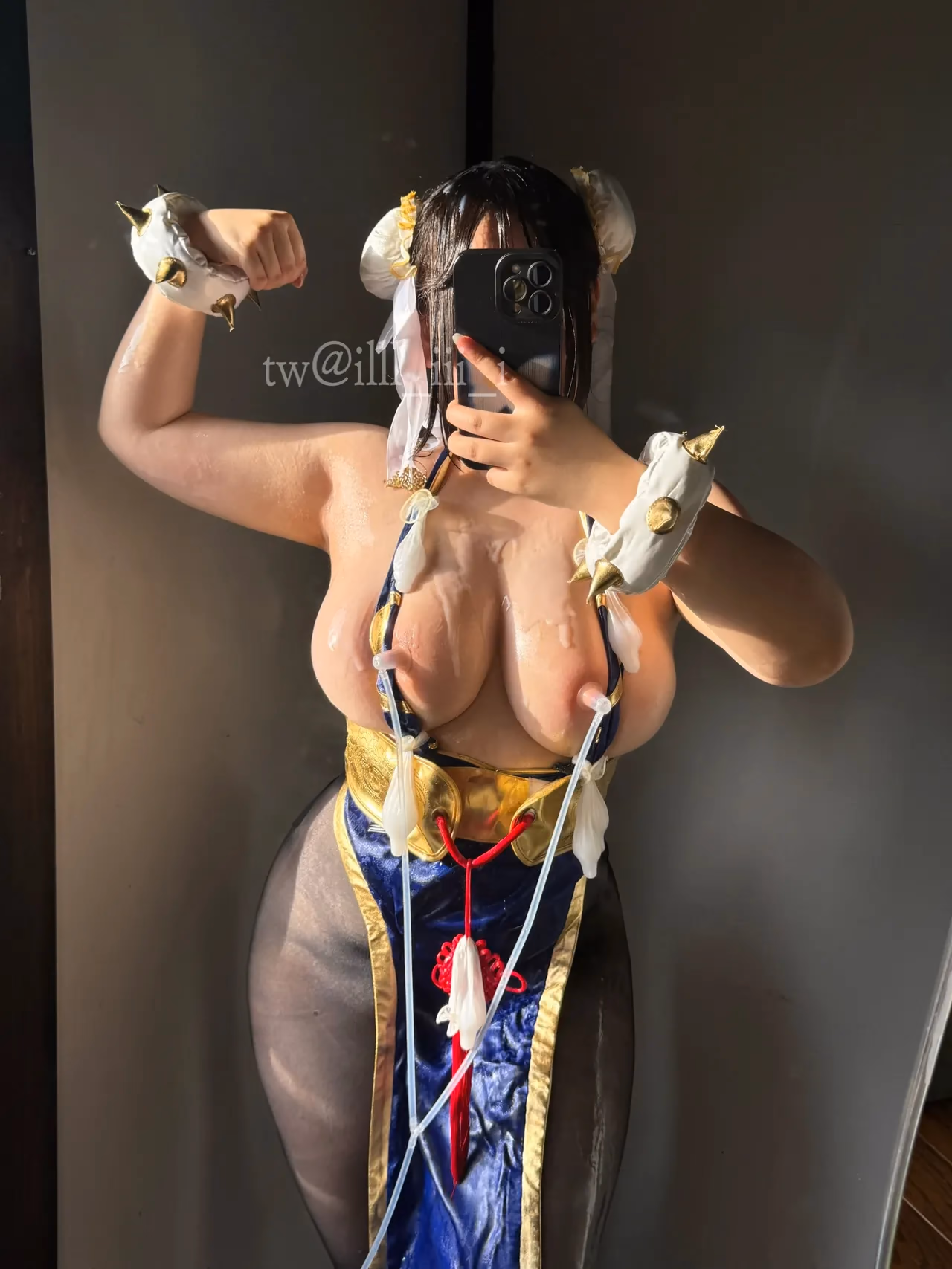 illl_iii_i as Chun-Li — cosplay photo 14 of 75