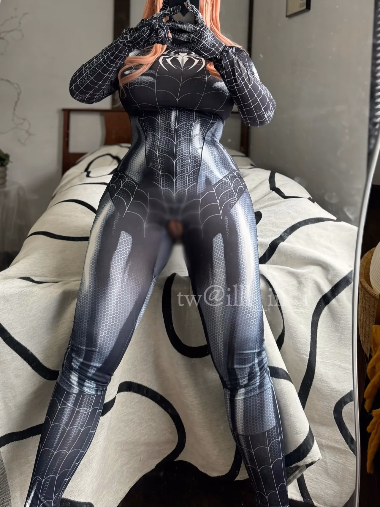 illl_iii_i as Venom — cosplay photo 76 of 77