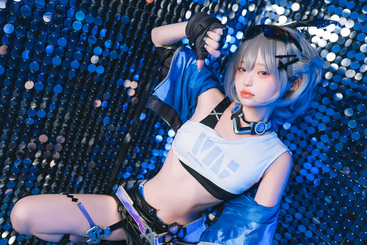 Iri as Silver Wolf — cosplay photo 3 of 32