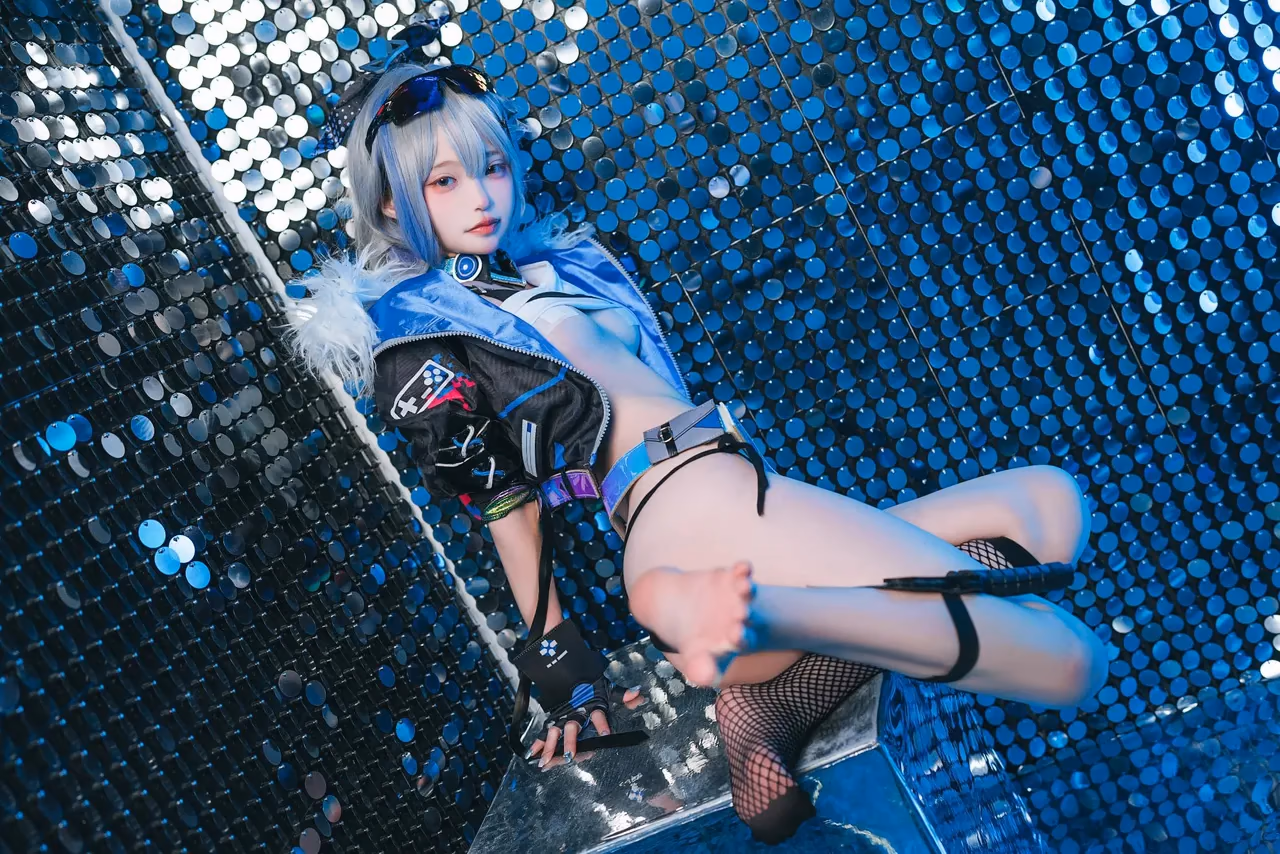Iri as Silver Wolf — cosplay photo 4 of 32