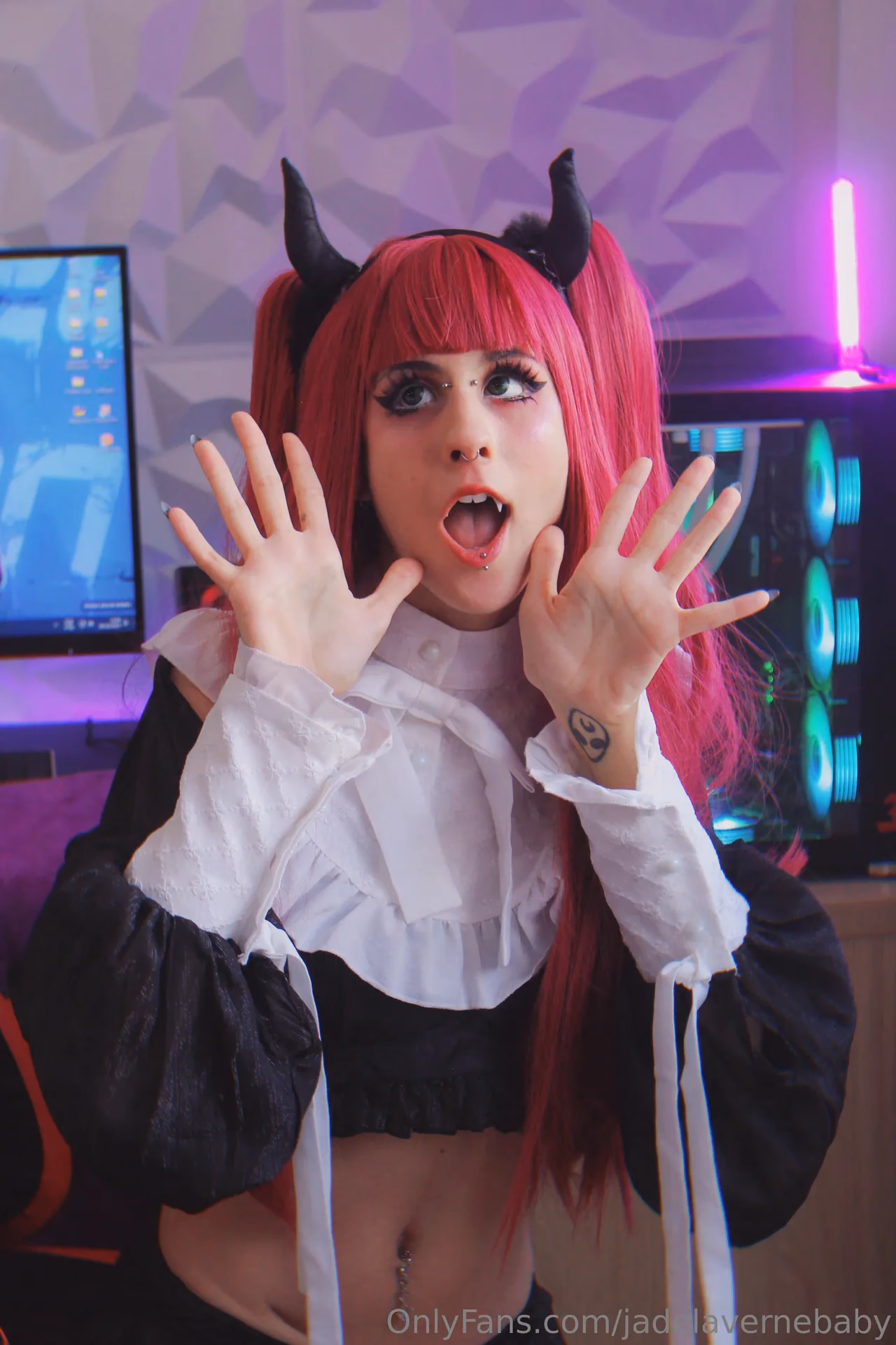 Jade La Verne as Rizu-kyun — cosplay photo 11 of 69