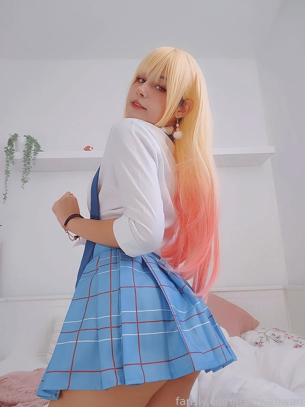 Jean Wanwan as Marin Kitagawa — cosplay photo 13 of 36