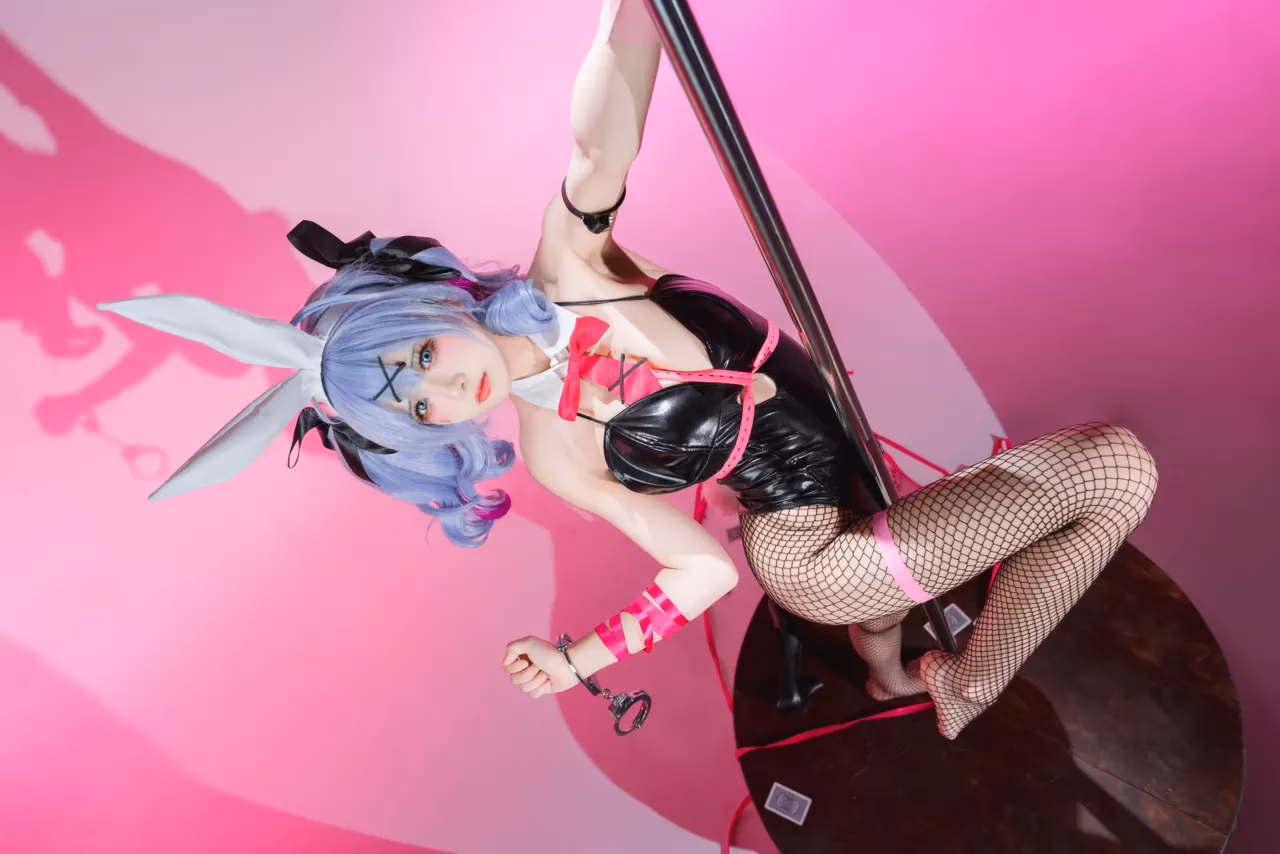Jiuqi as Hatsune Miku — cosplay photo 10 of 26
