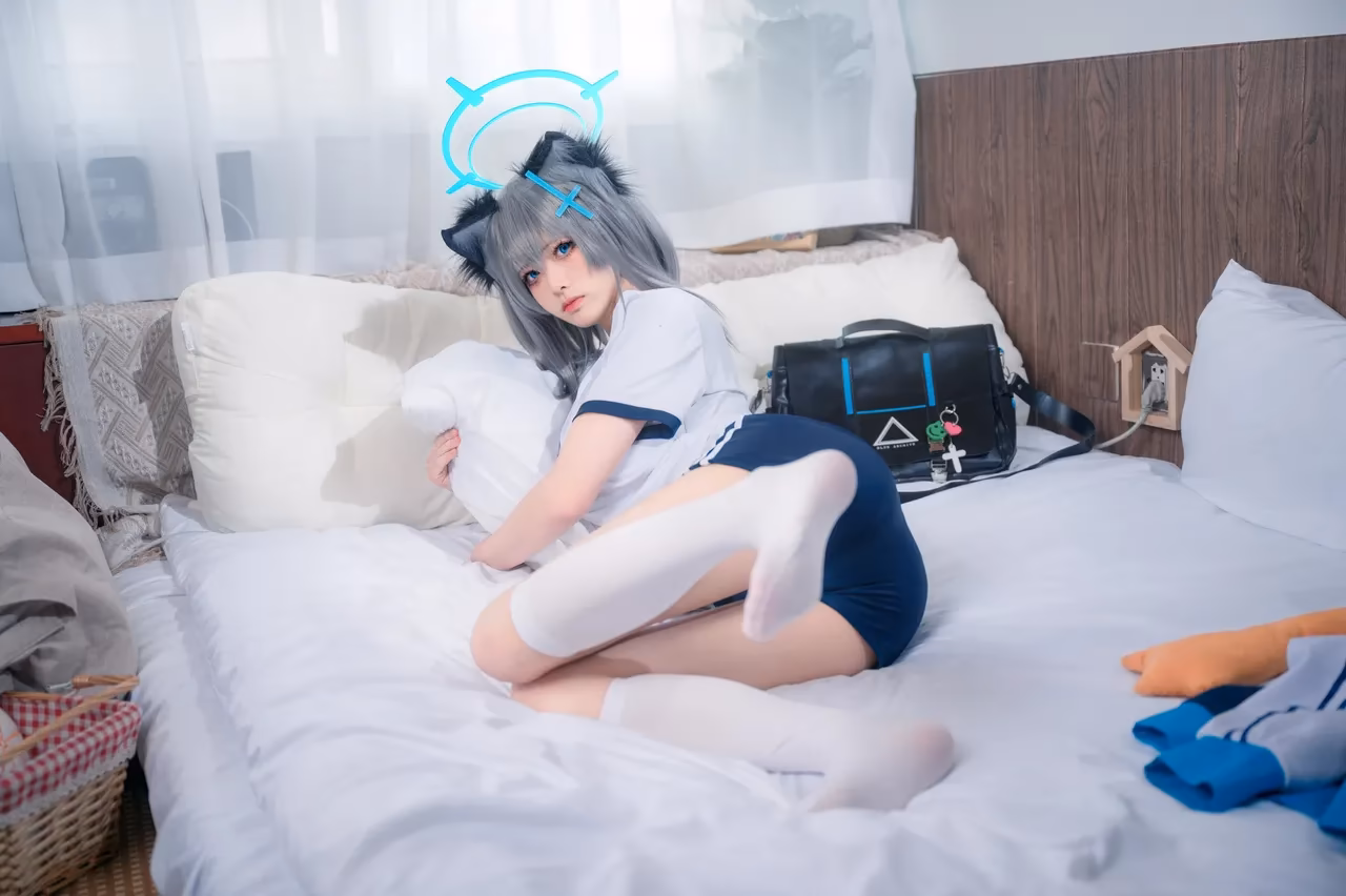 Jiuqi as Shiroko Sunaookami — cosplay photo 11 of 17