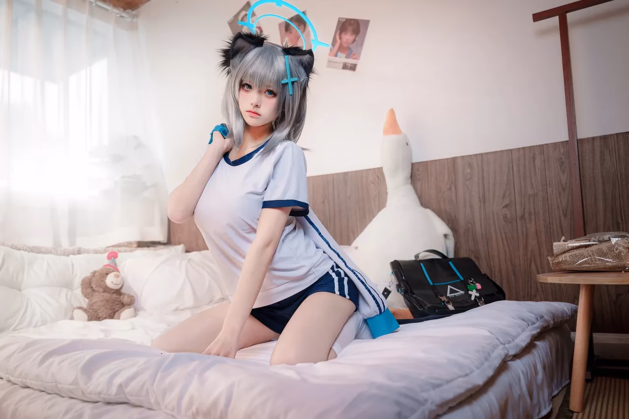 Jiuqi as Shiroko Sunaookami — cosplay photo 17 of 17