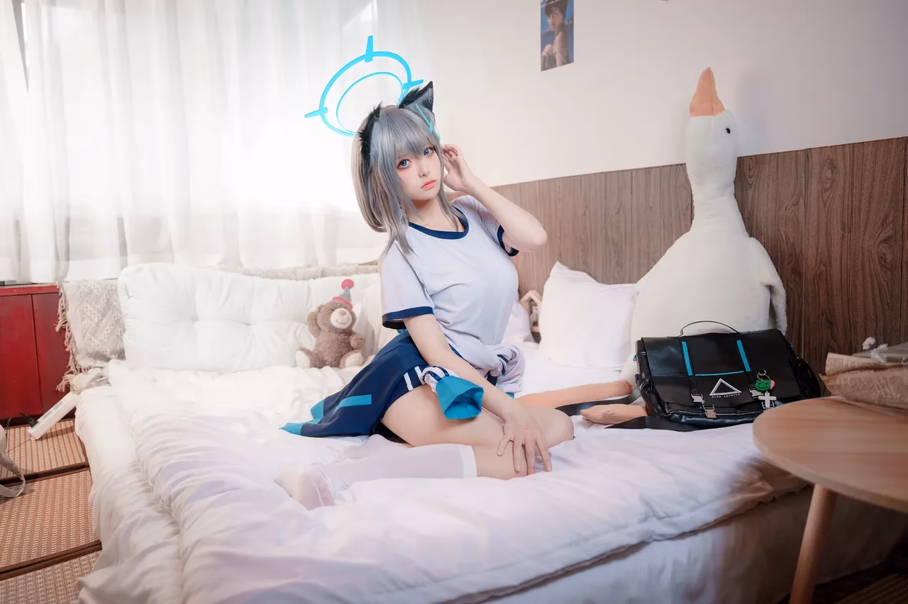 Jiuqi as Shiroko Sunaookami — cosplay photo 7 of 17