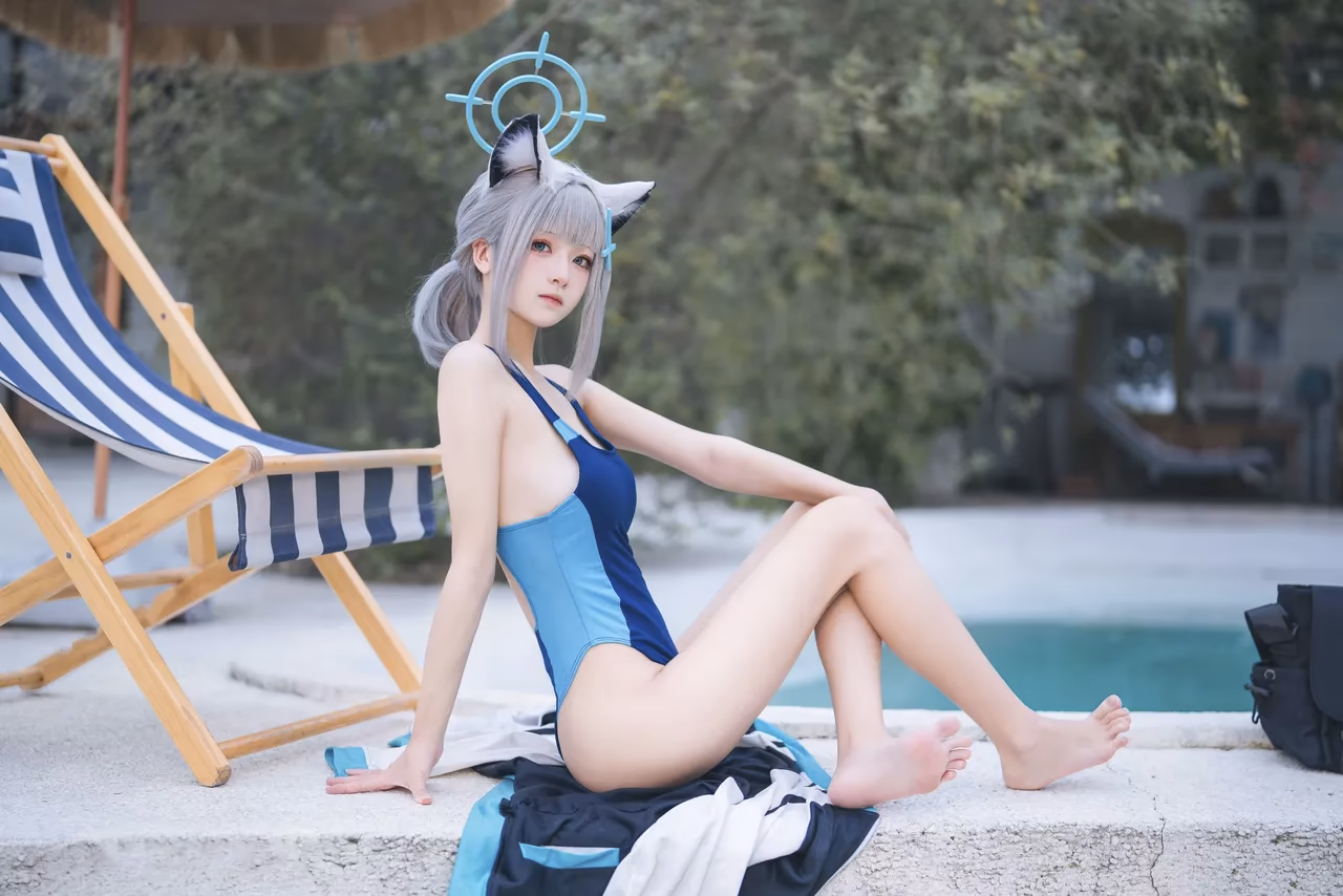Jiuqi as Shiroko Sunaookami — cosplay photo 11 of 34