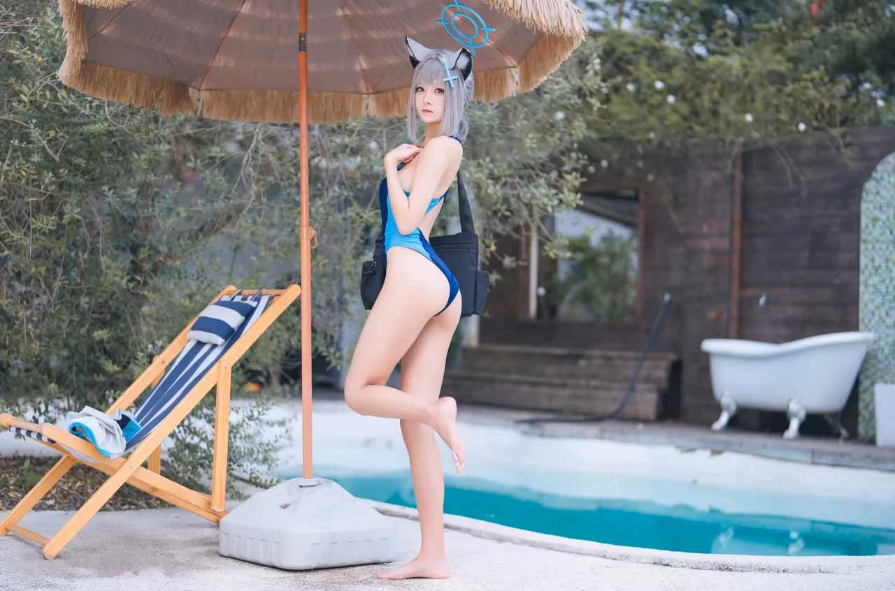 Jiuqi as Shiroko Sunaookami — cosplay photo 6 of 34