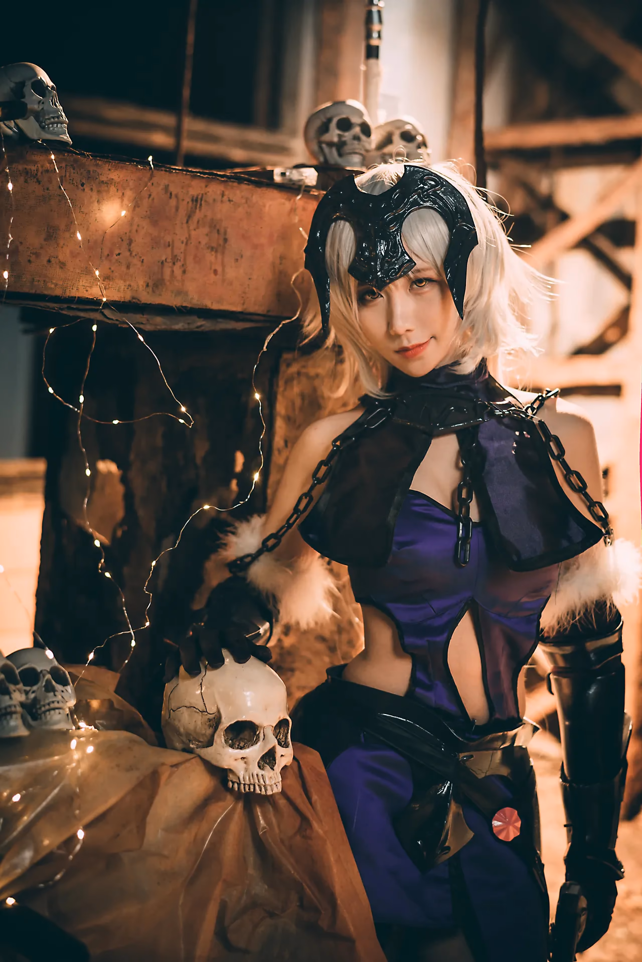 Jiuqu Jean as Jeanne d'Arc (Alter) — cosplay photo 10 of 20
