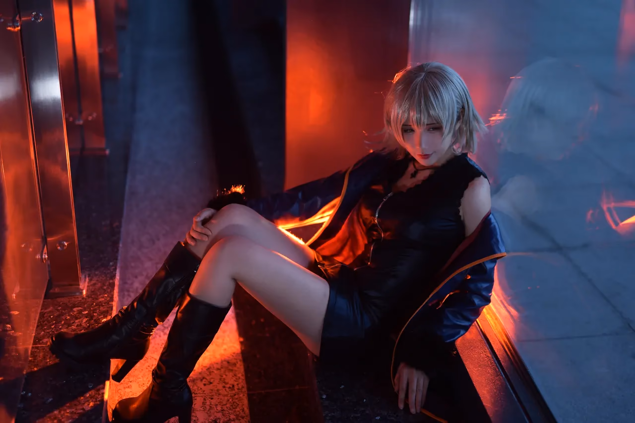Jiuqu Jean as Jeanne d'Arc (Alter) — cosplay photo 11 of 20