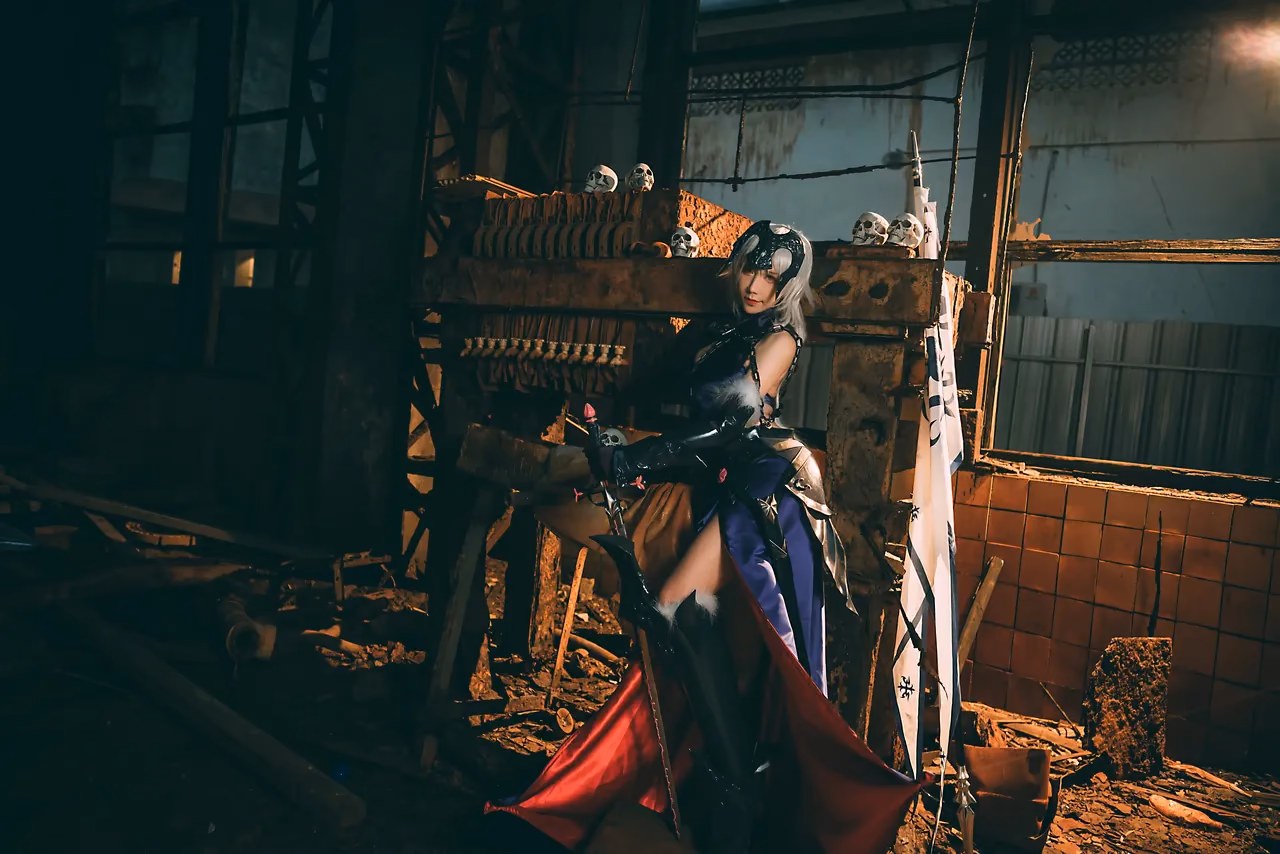 Jiuqu Jean as Jeanne d'Arc (Alter) — cosplay photo 6 of 20