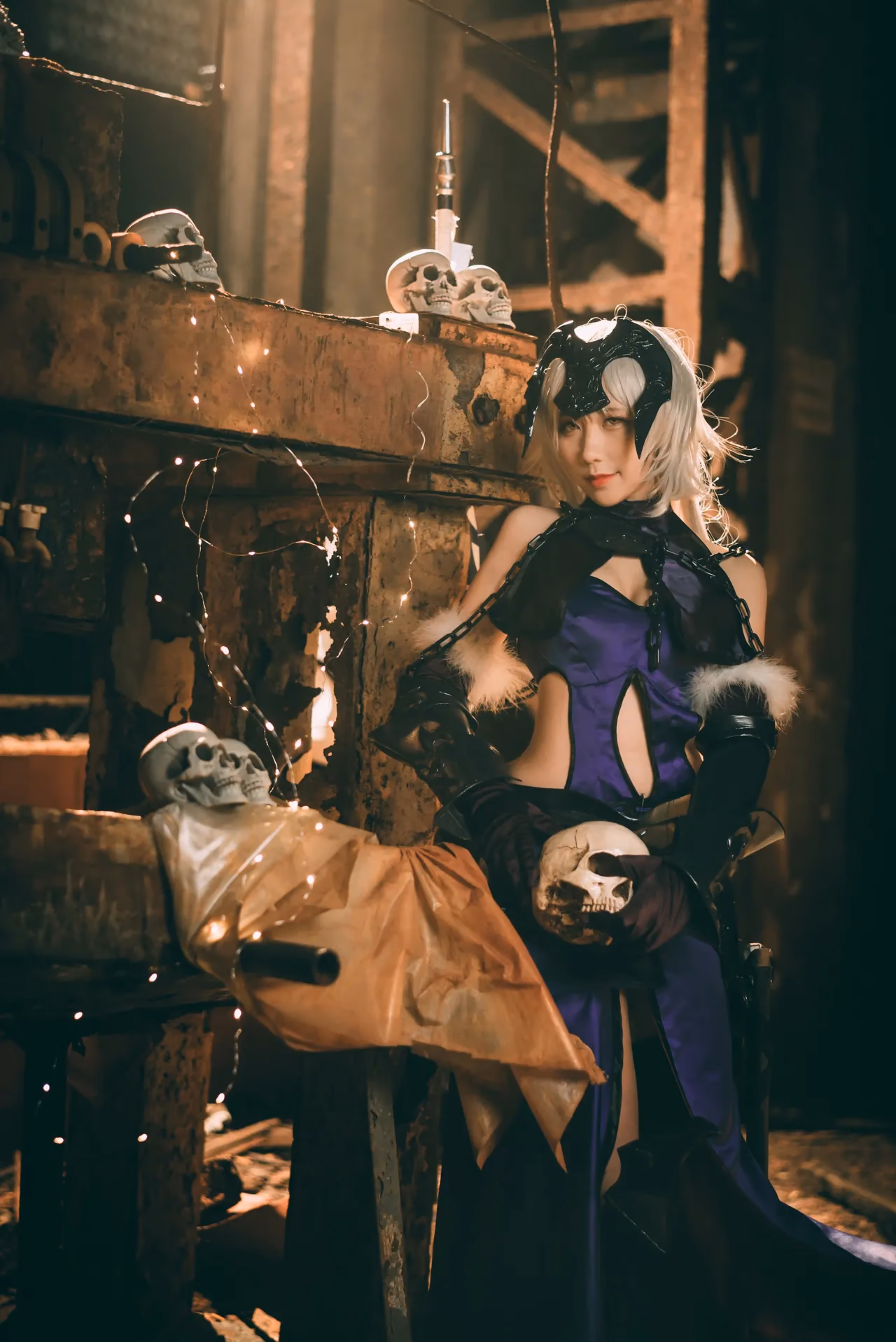 Jiuqu Jean as Jeanne d'Arc (Alter) — cosplay photo 9 of 20