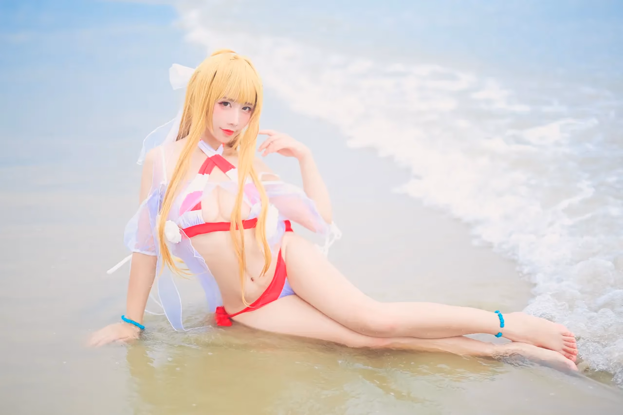 Jiuqu Jean as Nero Claudius — cosplay photo 2 of 10