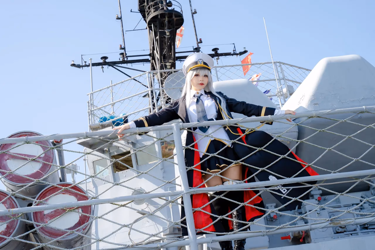 Kadorin Hitomi as Enterprise — cosplay photo 108 of 249