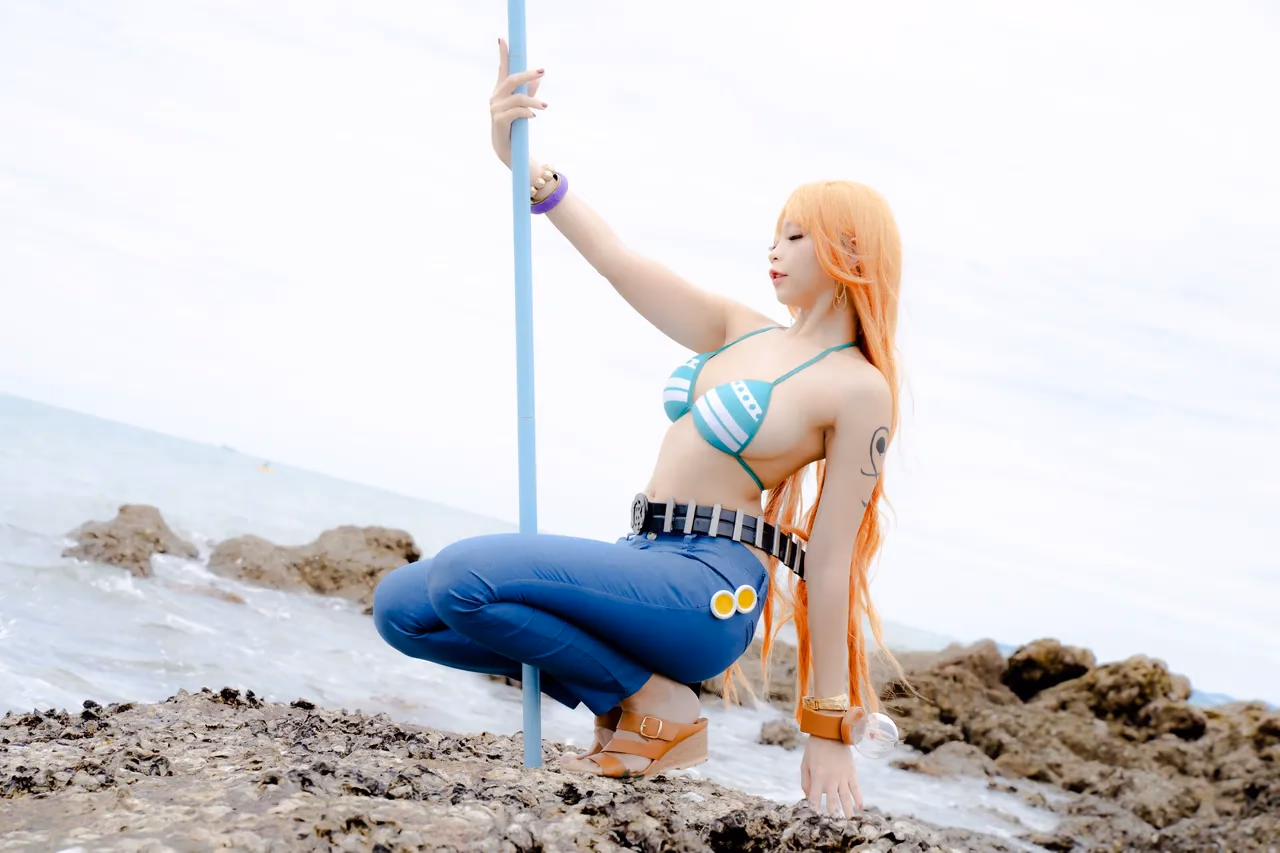 Kadorin Hitomi as Nami — cosplay photo 238 of 303