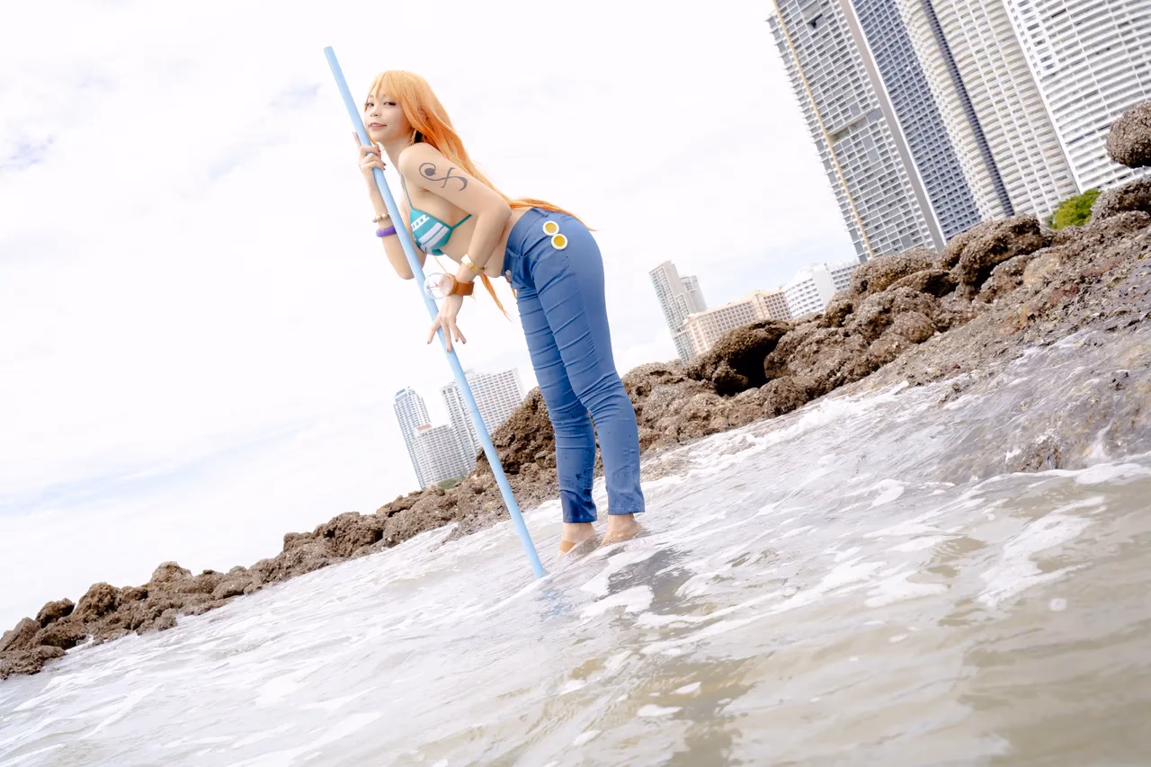 Kadorin Hitomi as Nami — cosplay photo 290 of 303