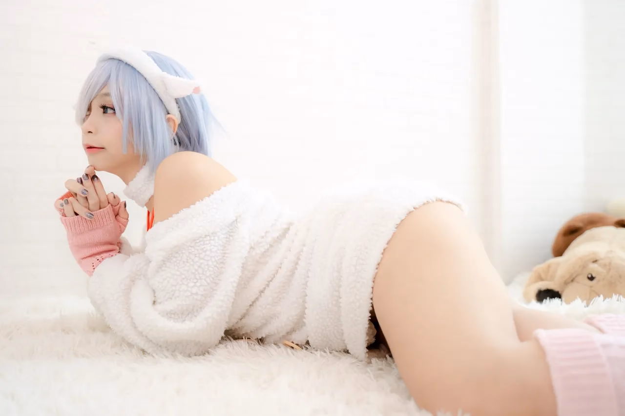 Kadorin Hitomi as Rem — cosplay photo 26 of 92
