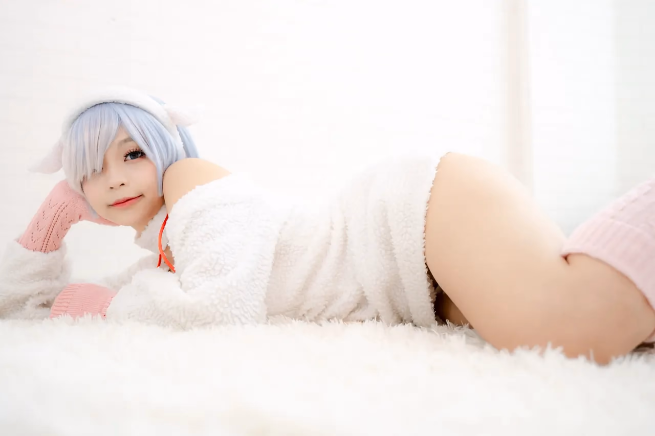 Kadorin Hitomi as Rem — cosplay photo 30 of 92