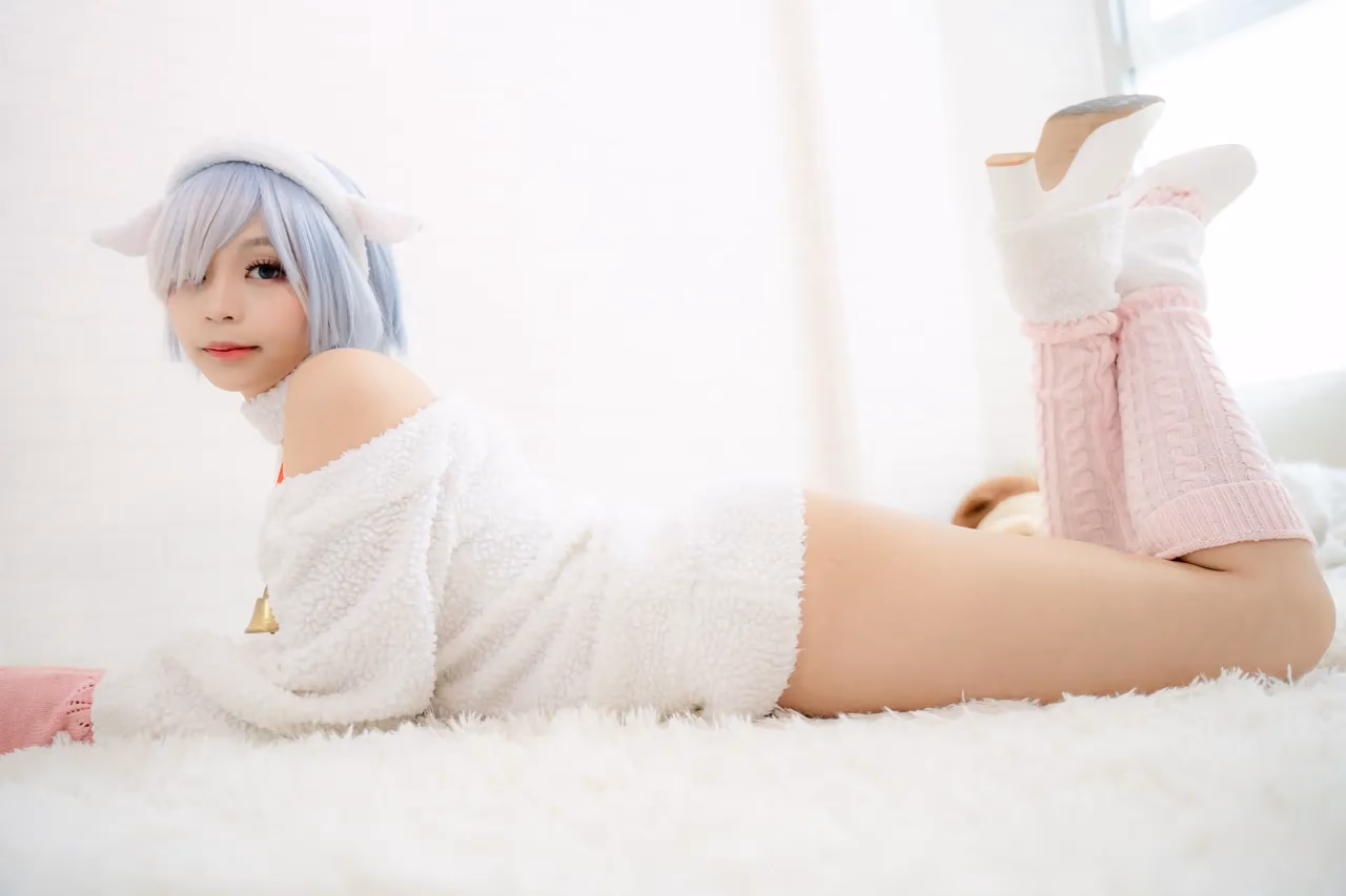 Kadorin Hitomi as Rem — cosplay photo 32 of 92