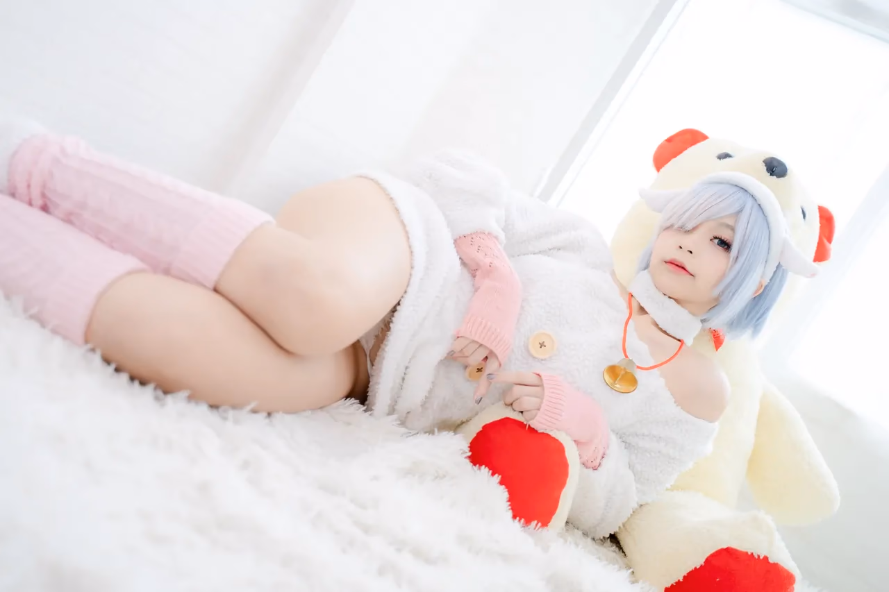 Kadorin Hitomi as Rem — cosplay photo 47 of 92