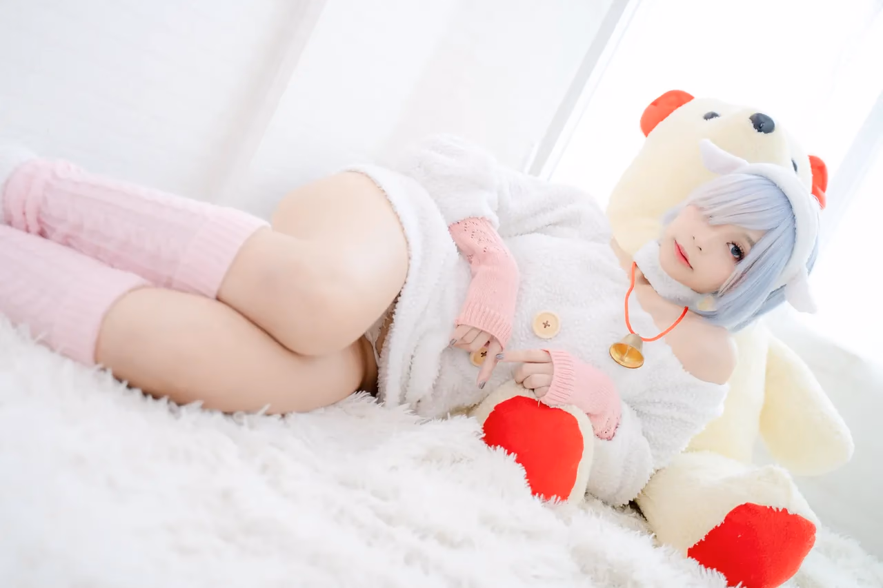 Kadorin Hitomi as Rem — cosplay photo 48 of 92