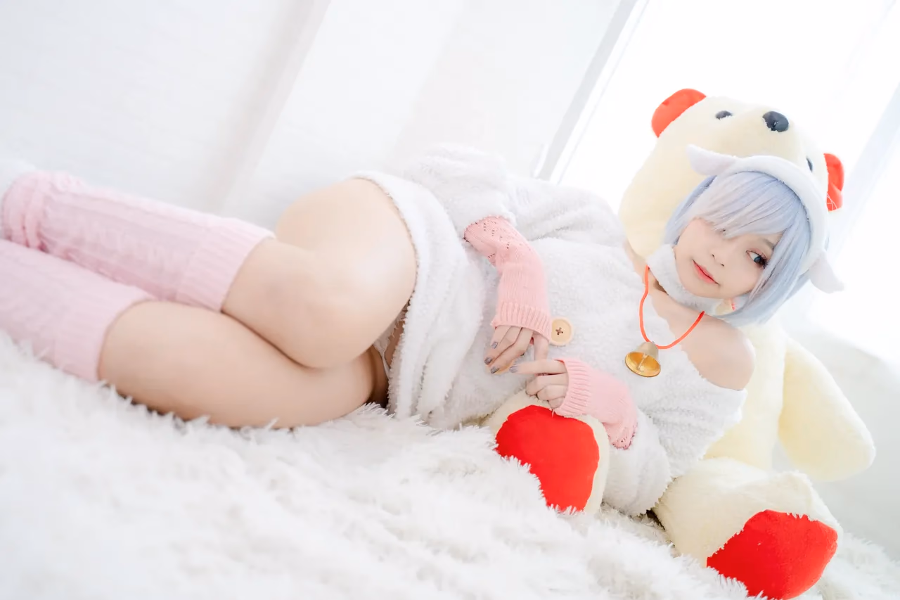Kadorin Hitomi as Rem — cosplay photo 49 of 92