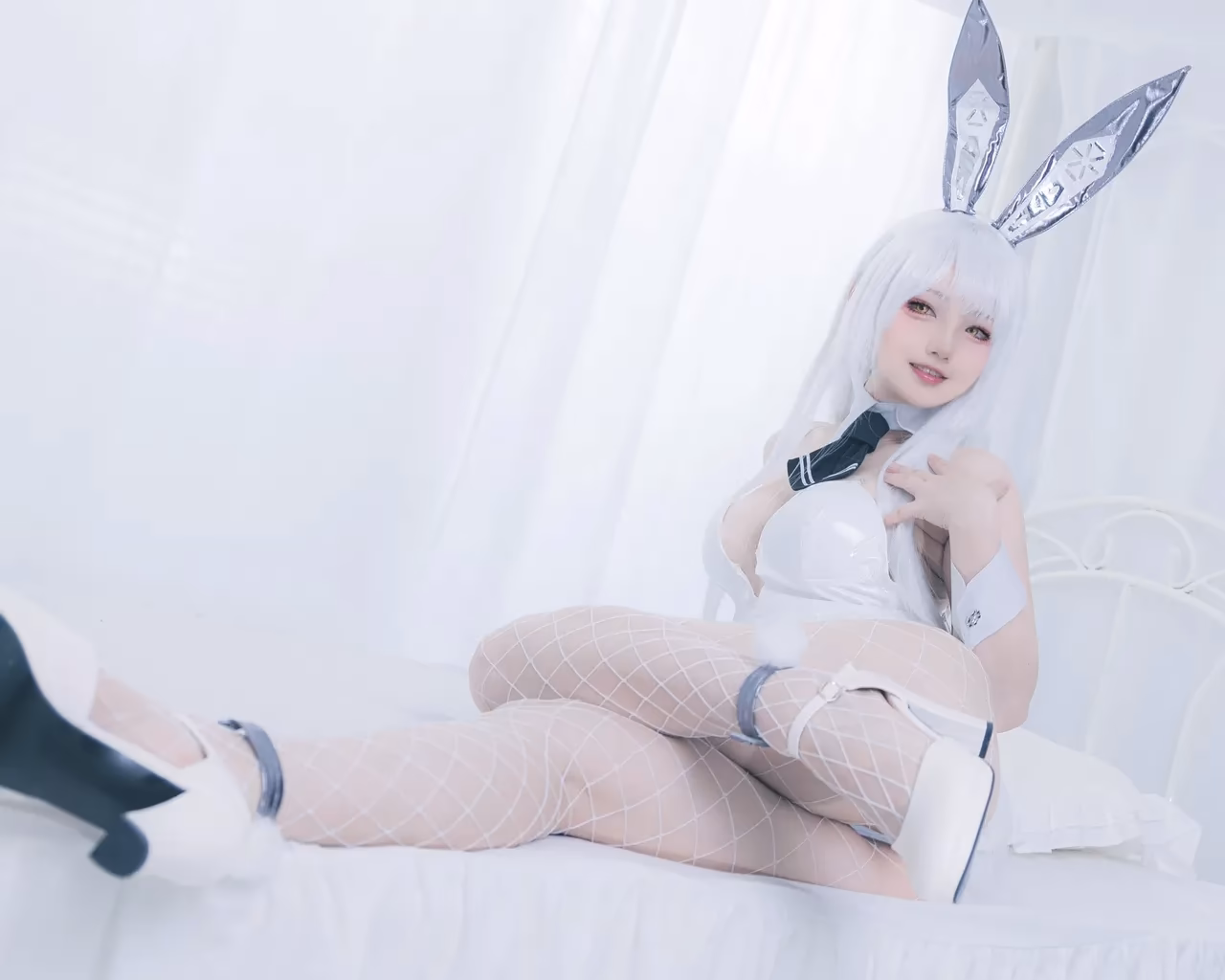 KitsuneS2S2 as Blanc — cosplay photo 10 of 20