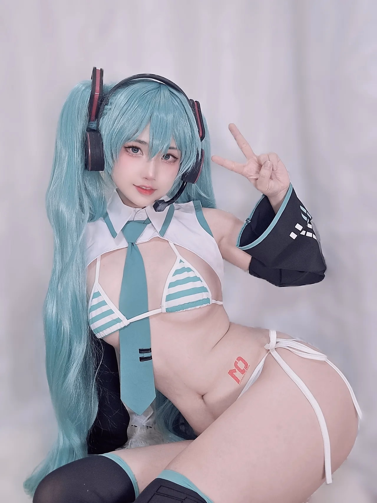 KitsuneS2S2 as Hatsune Miku — cosplay photo 3 of 15