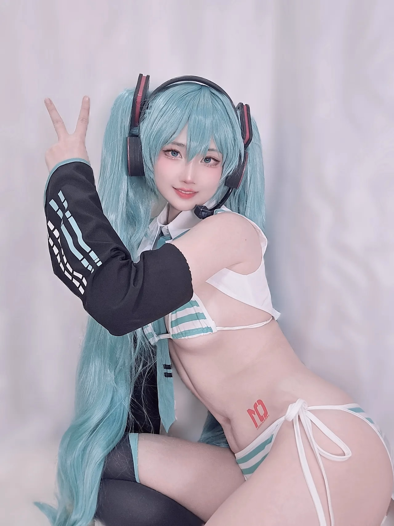 KitsuneS2S2 as Hatsune Miku — cosplay photo 4 of 15