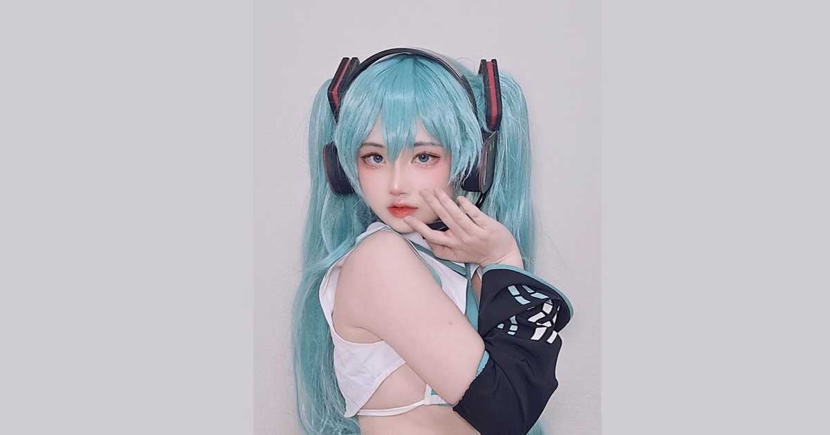 KitsuneS2S2 as Hatsune Miku — cosplay photo 5 of 15