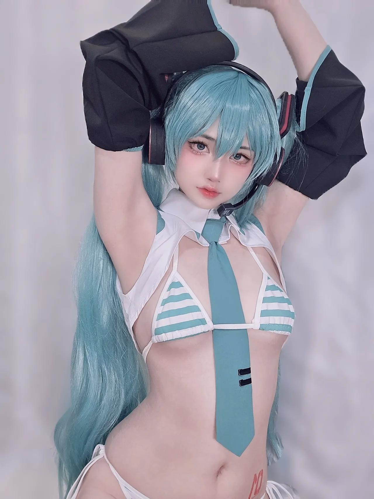 KitsuneS2S2 as Hatsune Miku — cosplay photo 7 of 15