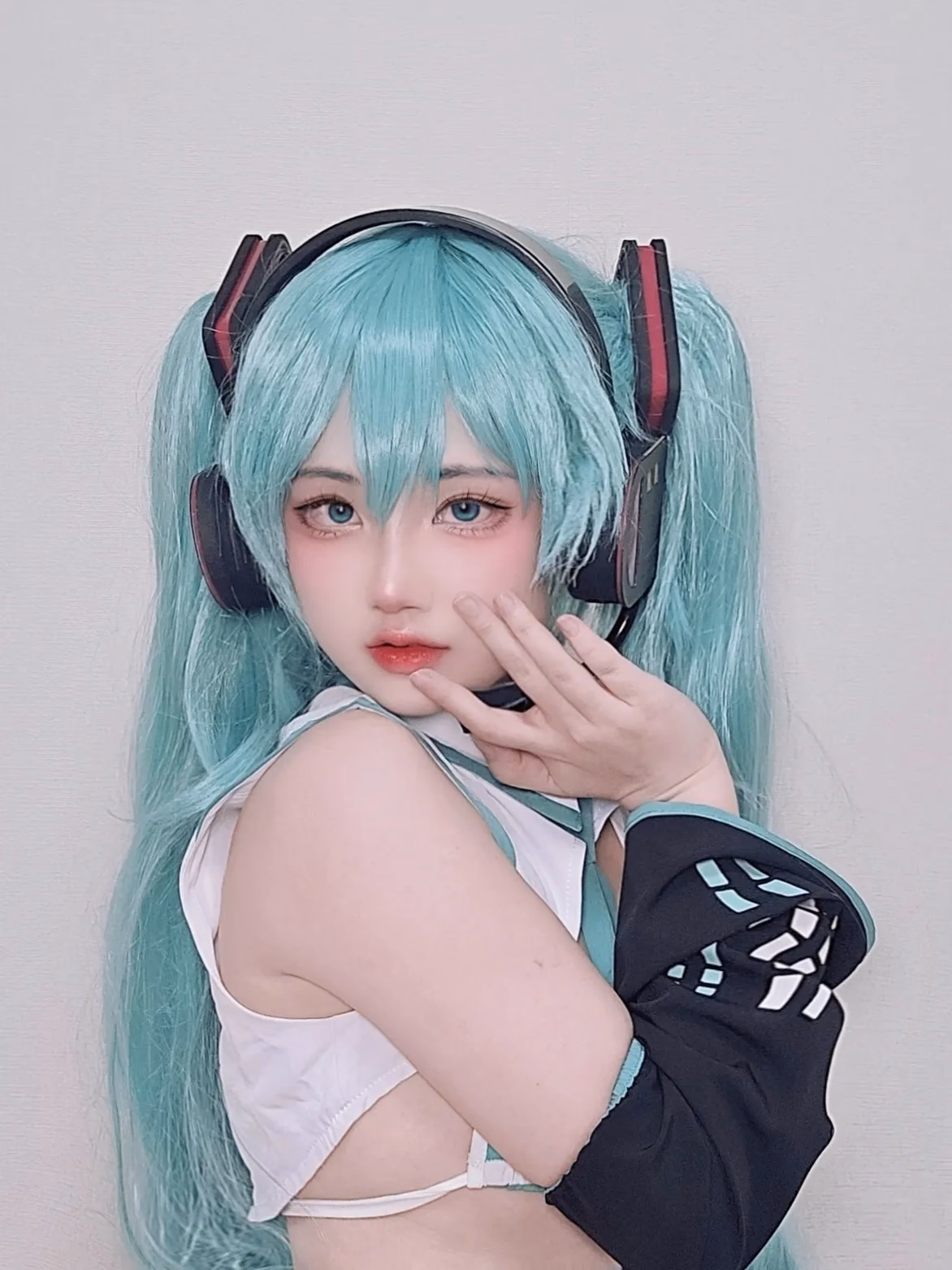KitsuneS2S2 as Hatsune Miku — cosplay photo 8 of 15