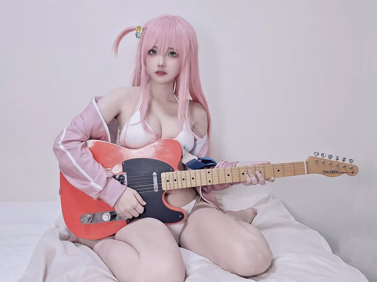 KitsuneS2S2 as Hitori Gotoh — cosplay photo 8 of 16