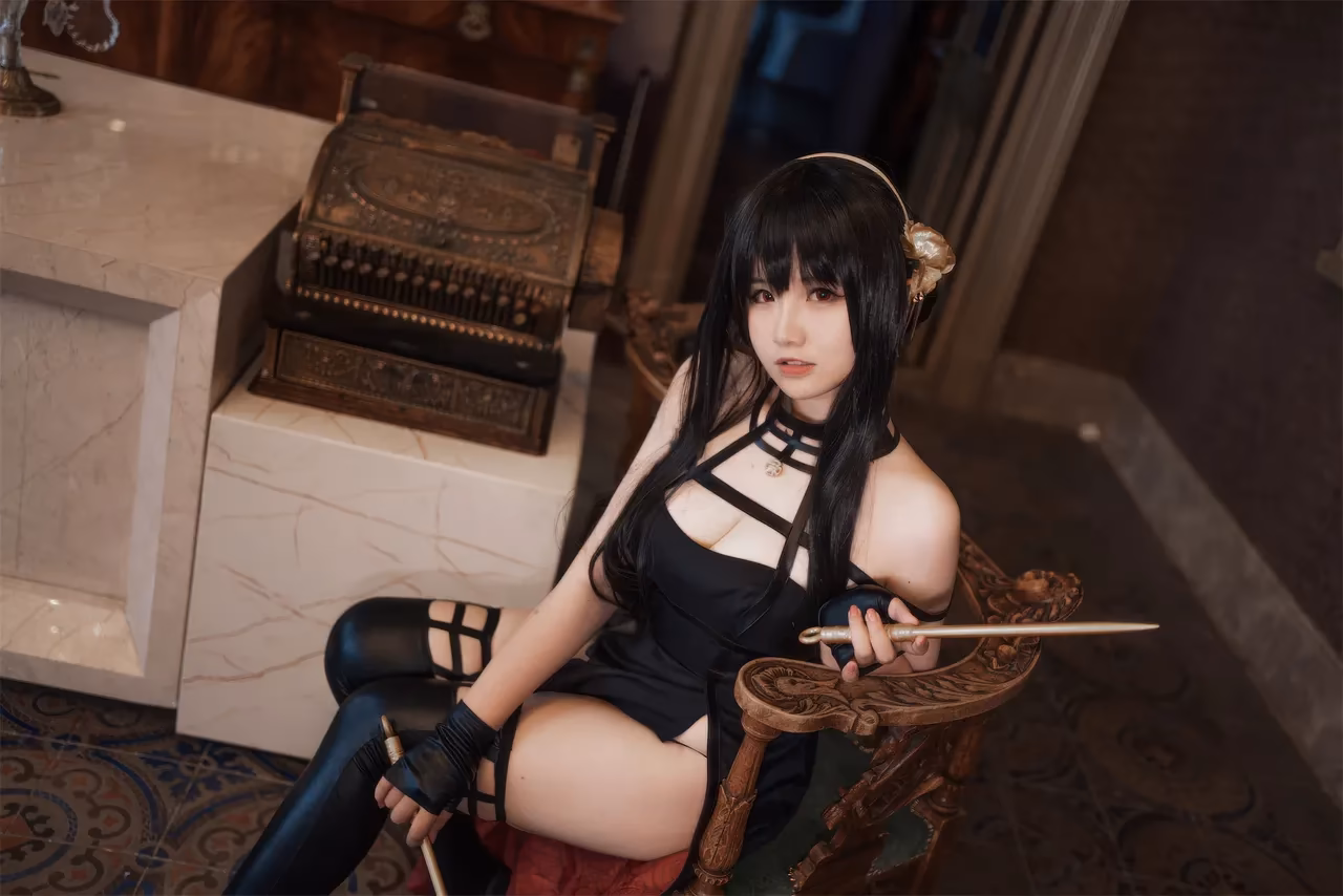 likepve as Yor Forger — cosplay photo 14 of 53